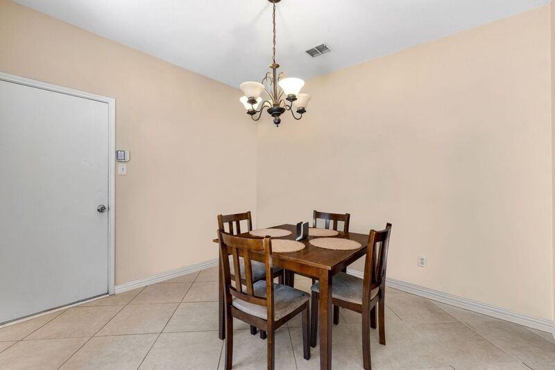 1526 Cliff Creek Dr - Photo 5 of 12