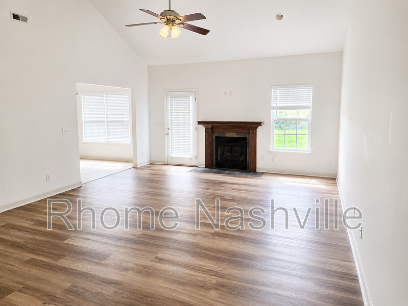 1019 Golf View Way - Photo 2 of 20