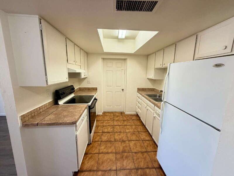2513 E Kings Ave #B - Photo 6 of 15