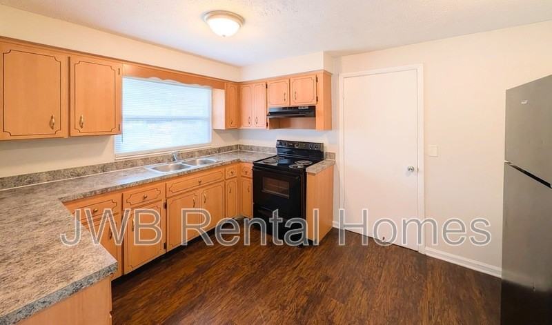 3117 W 5th St - Photo 2 of 16