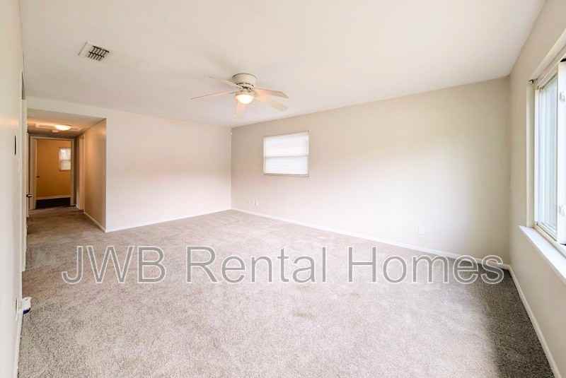 3117 W 5th St - Photo 4 of 16