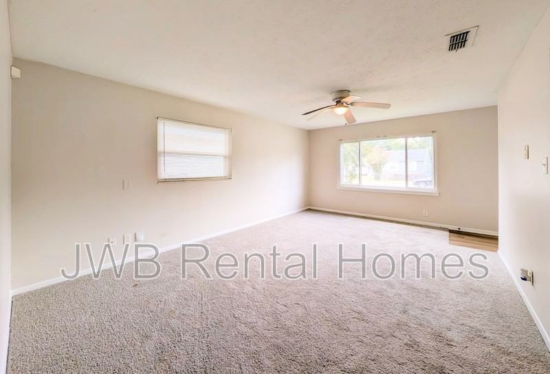 3117 W 5th St - Photo 5 of 16
