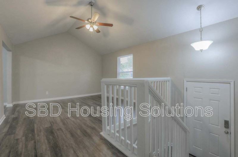 10325 Smalley Ave - Photo 2 of 12