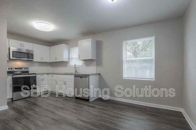 10325 Smalley Ave - Photo 3 of 12
