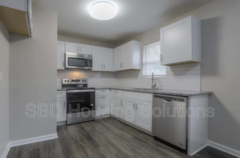 10325 Smalley Ave - Photo 4 of 12