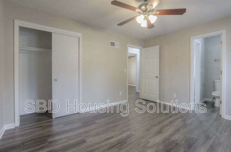 10325 Smalley Ave - Photo 6 of 12