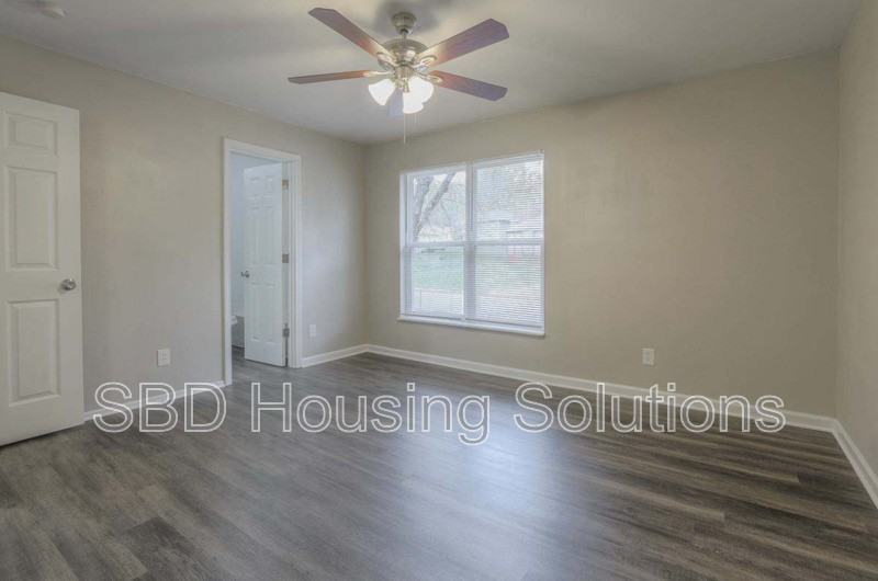 10325 Smalley Ave - Photo 7 of 12