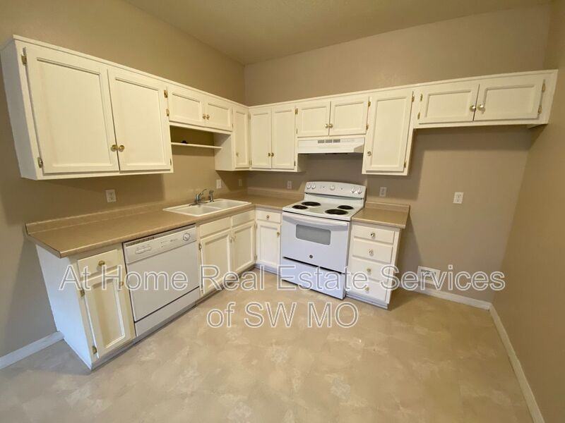 211 E Robberson St #B - Photo 2 of 6