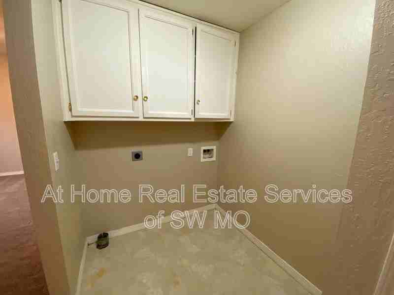 211 E Robberson St #B - Photo 5 of 6