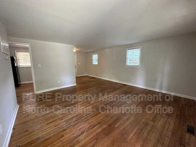 908 Chatham Ln - Photo 2 of 18