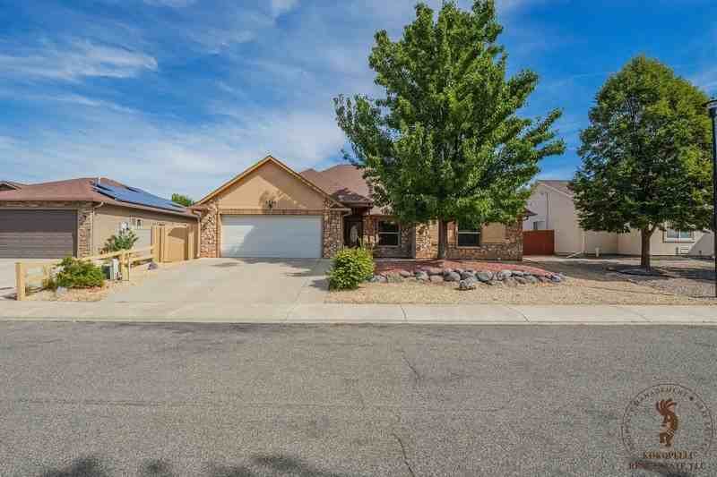 3090 Aberdeen Ln - Photo 2 of 32