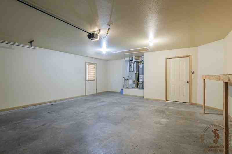 3090 Aberdeen Ln - Photo 5 of 32