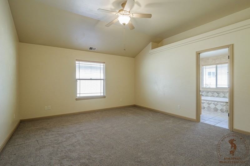 3090 Aberdeen Ln - Photo 6 of 32