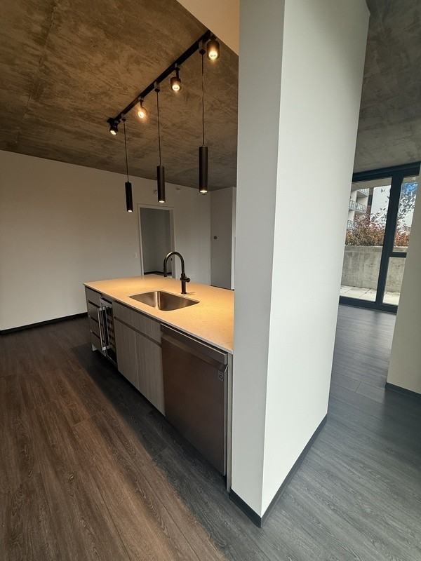1319 W Lake St #414 - Photo 2 of 20