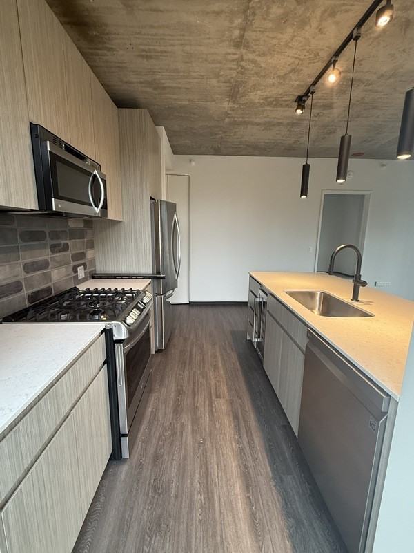 1319 W Lake St #414 - Photo 3 of 20