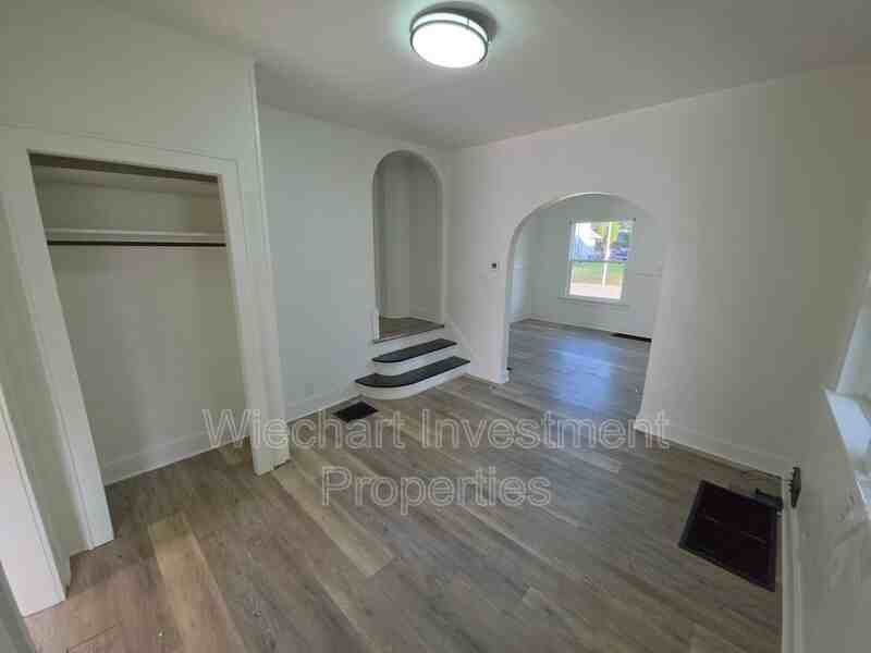 905 W Wayne St - Photo 4 of 9