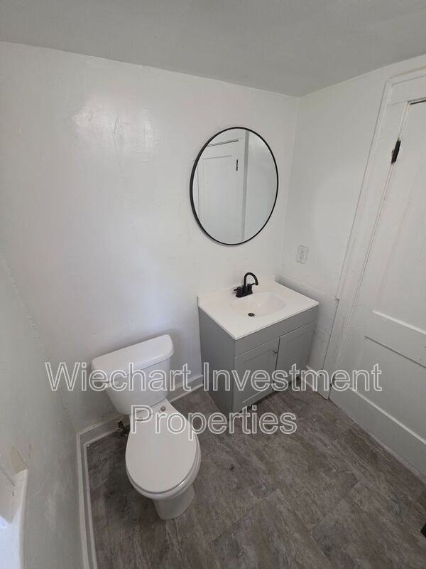 905 W Wayne St - Photo 5 of 9