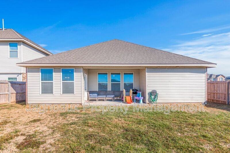 317 Langley Dr - Photo 4 of 19