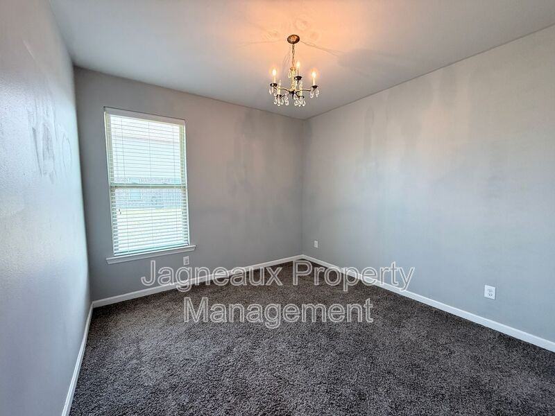 317 Langley Dr - Photo 6 of 19