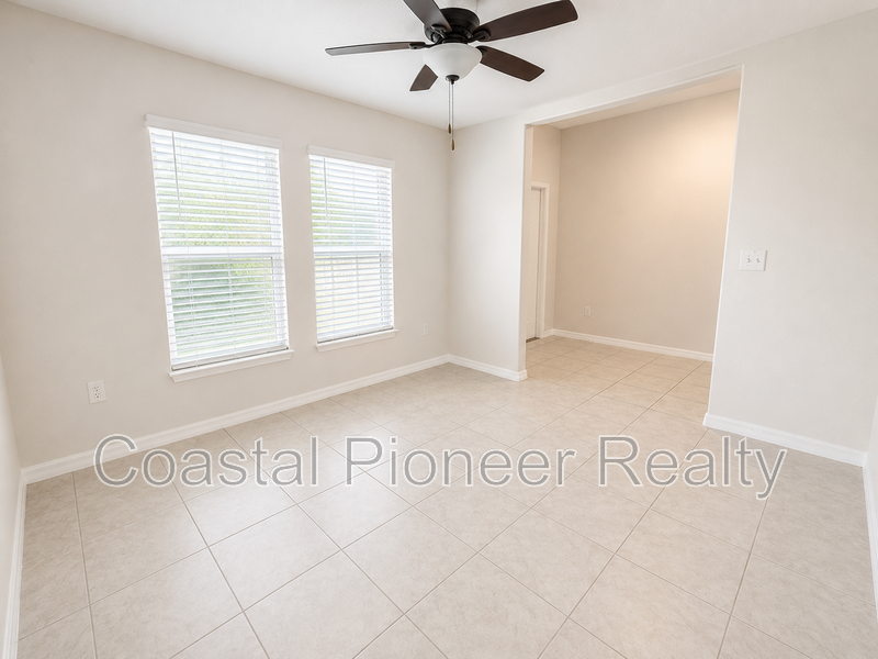 16576 Delia St - Photo 3 of 29