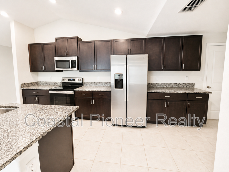 16576 Delia St - Photo 6 of 29