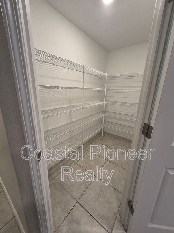 16576 Delia St - Photo 7 of 29