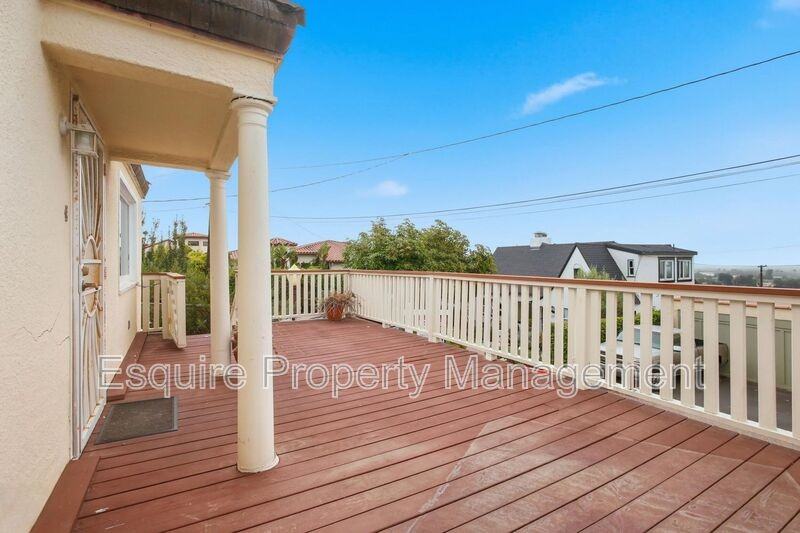 2381 Hyland Ave - Photo 3 of 29