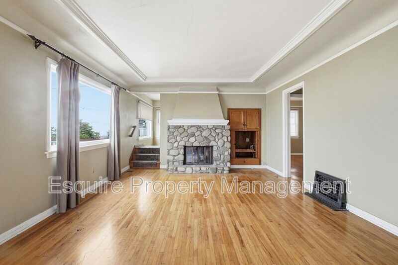 2381 Hyland Ave - Photo 6 of 29