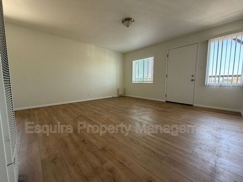 327 Hill St #D - Photo 5 of 12