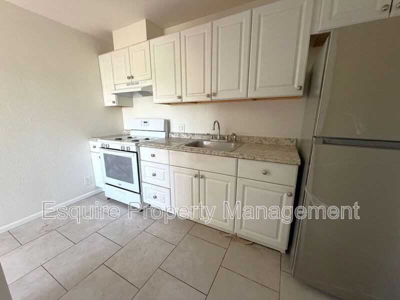 327 Hill St #D - Photo 7 of 12