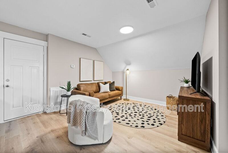 15007 Fort Campbell Blvd - Photo 4 of 14