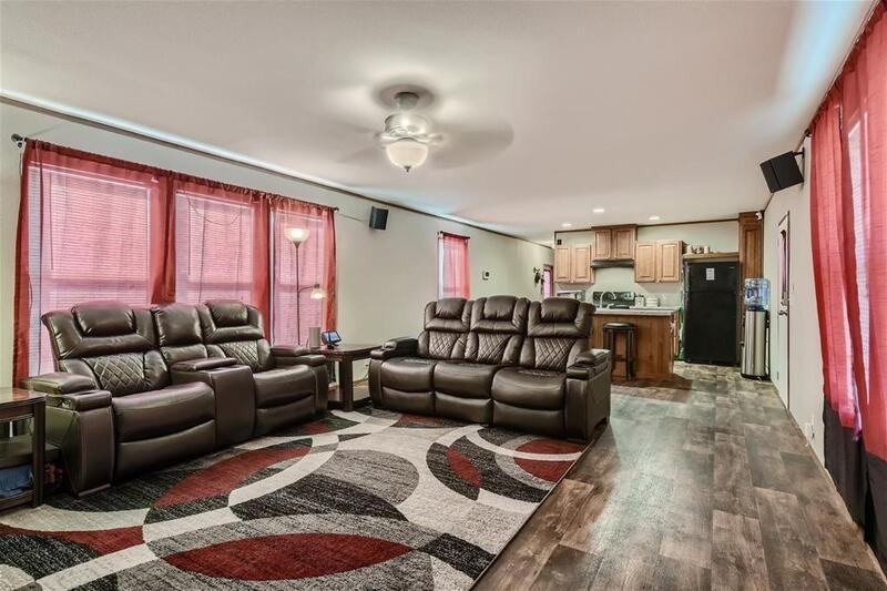 517 Crossroads Dr - Photo 2 of 25