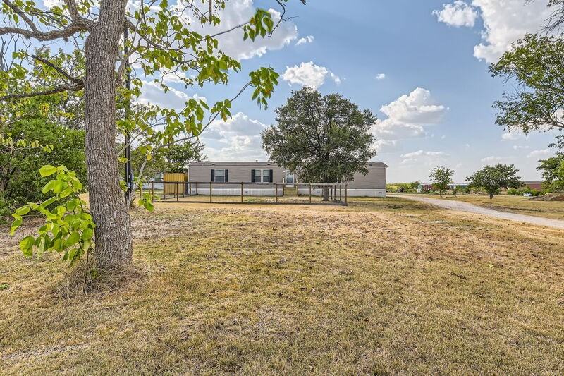 517 Crossroads Dr - Photo 4 of 25