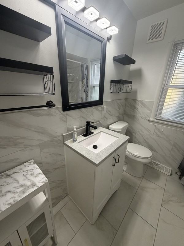 6706 Gilbert Ave - Photo 3 of 10