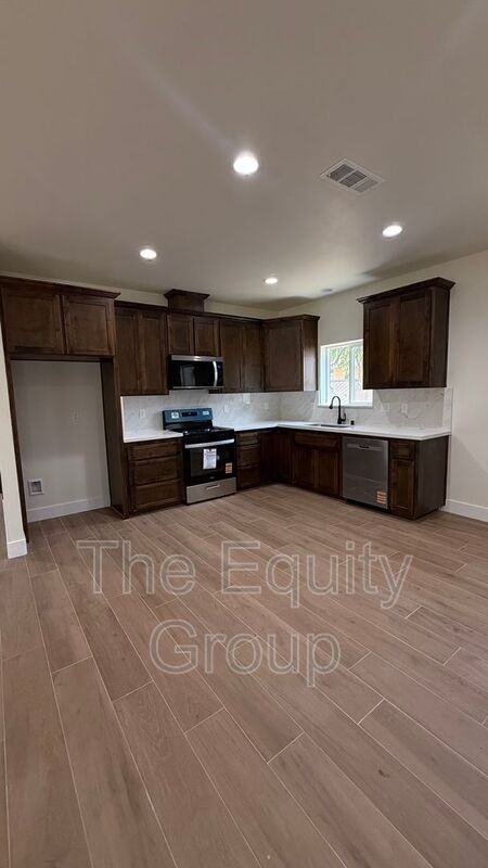440 N Westwood Ave - Photo 3 of 9