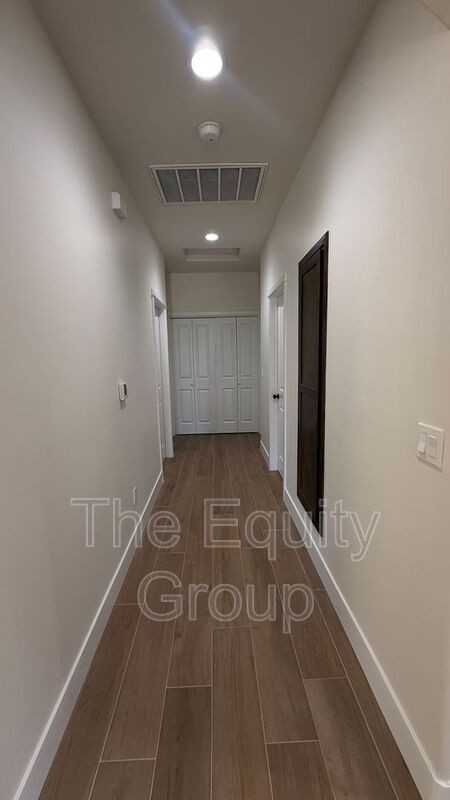 440 N Westwood Ave - Photo 4 of 9