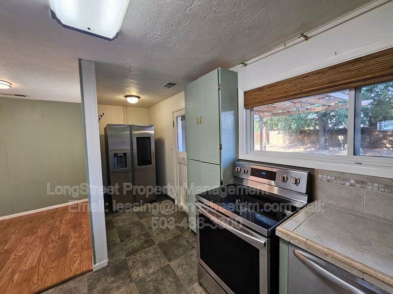 622 Se 137th Ave - Photo 7 of 31