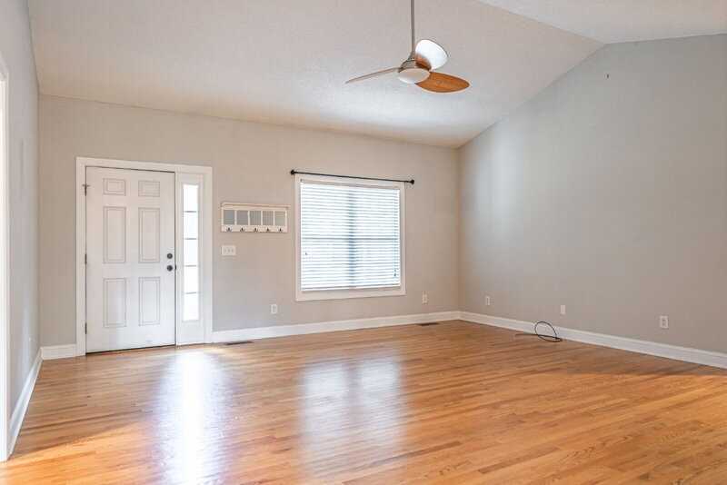 167 Laurel Oak Ln - Photo 3 of 33