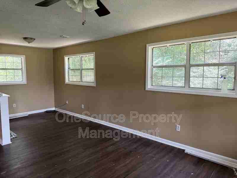 522 Charlie Harris Loop - Photo 4 of 10