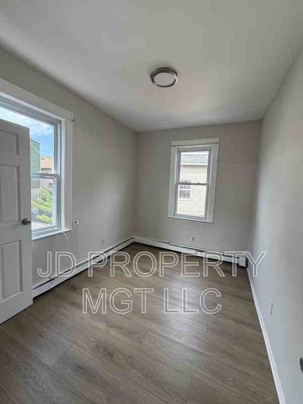 341 Palisade Ave - Photo 4 of 5