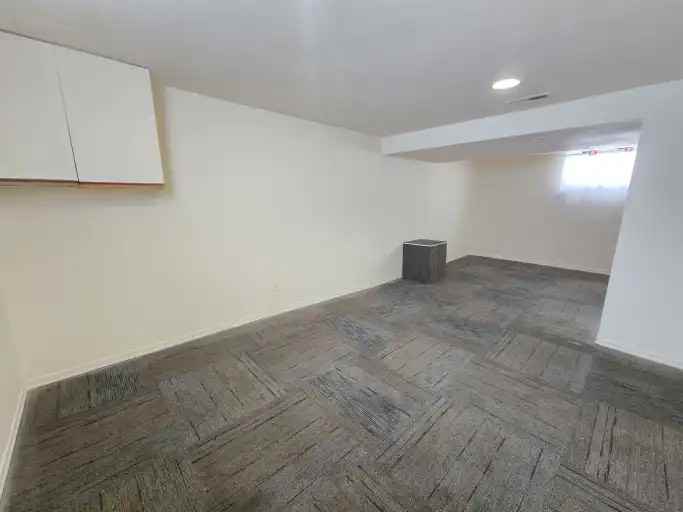 1463 Simcoe St N - Photo 3 of 30
