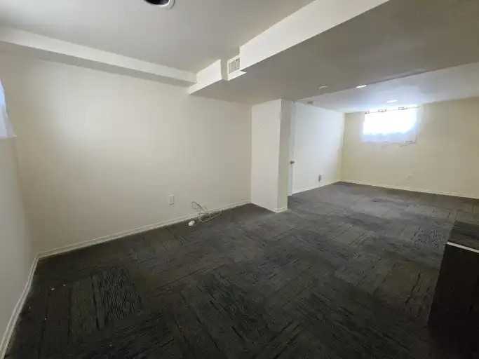 1463 Simcoe St N - Photo 4 of 30
