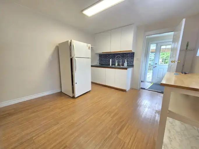 1463 Simcoe St N - Photo 6 of 30