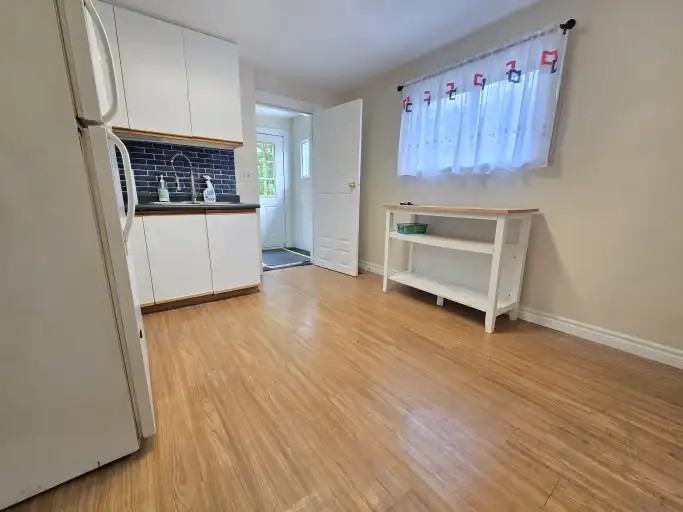 1463 Simcoe St N - Photo 7 of 30