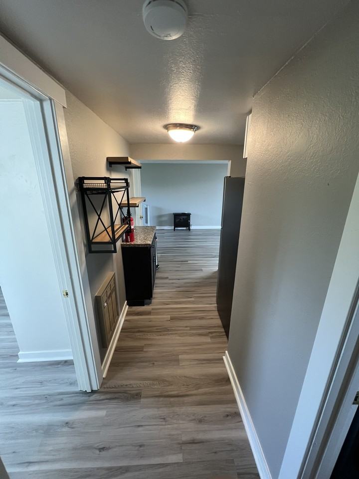 610 W 4th St #1-2 - Photo 3 of 15