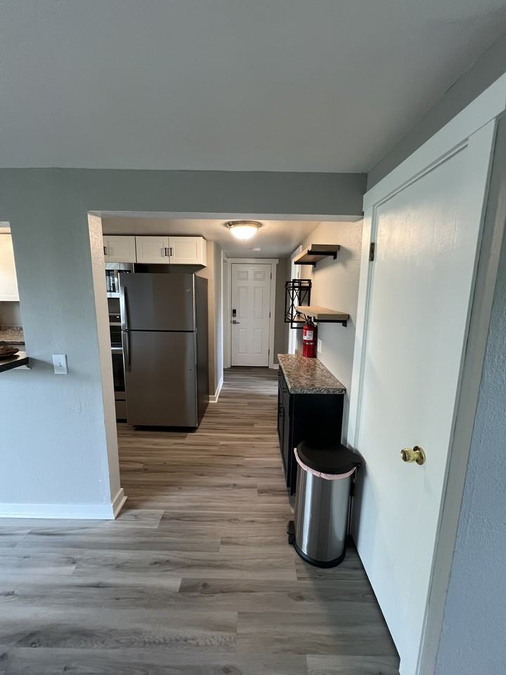 610 W 4th St #1-2 - Photo 4 of 15