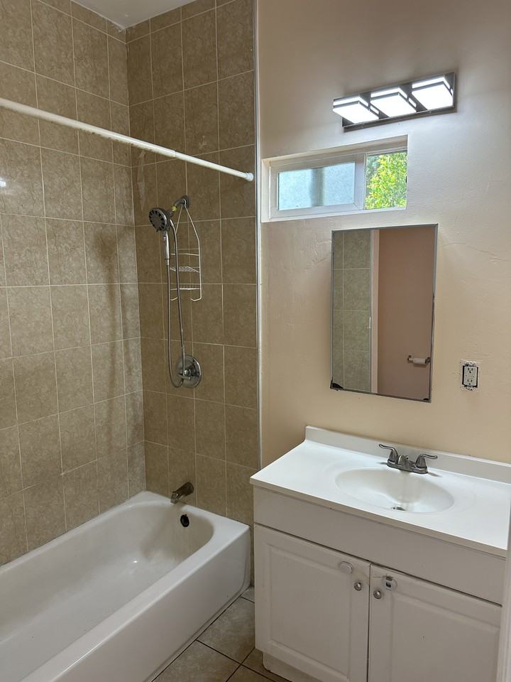 607 N Summit Ave #NA - Photo 4 of 13