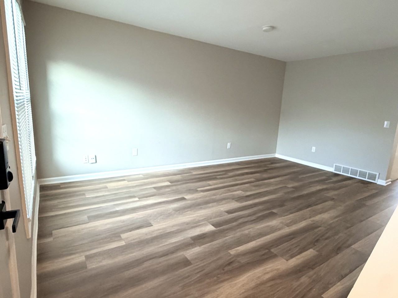1678 Shamrock Ct - Photo 3 of 31