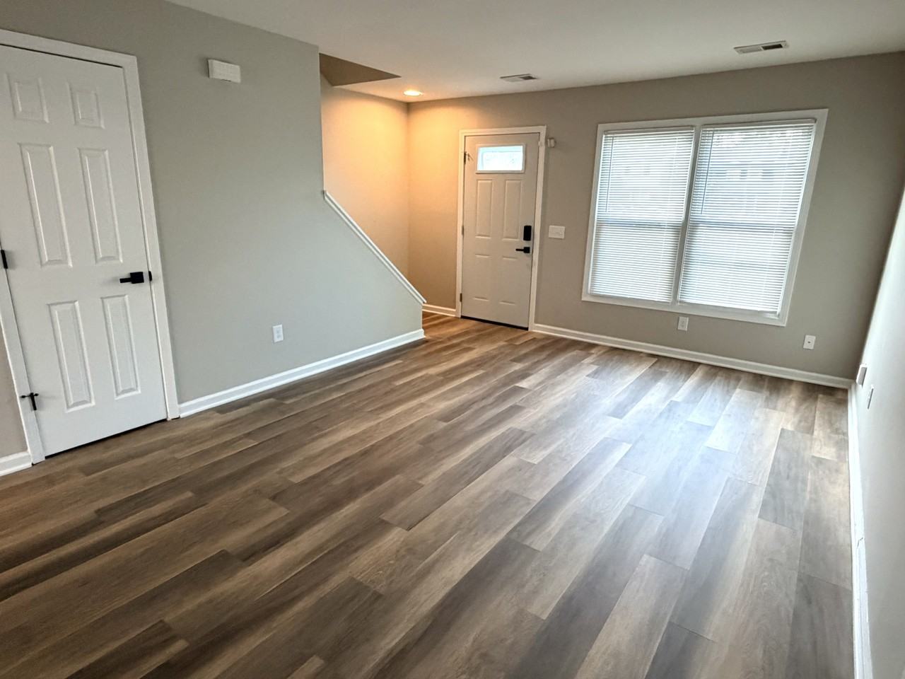 1678 Shamrock Ct - Photo 4 of 31