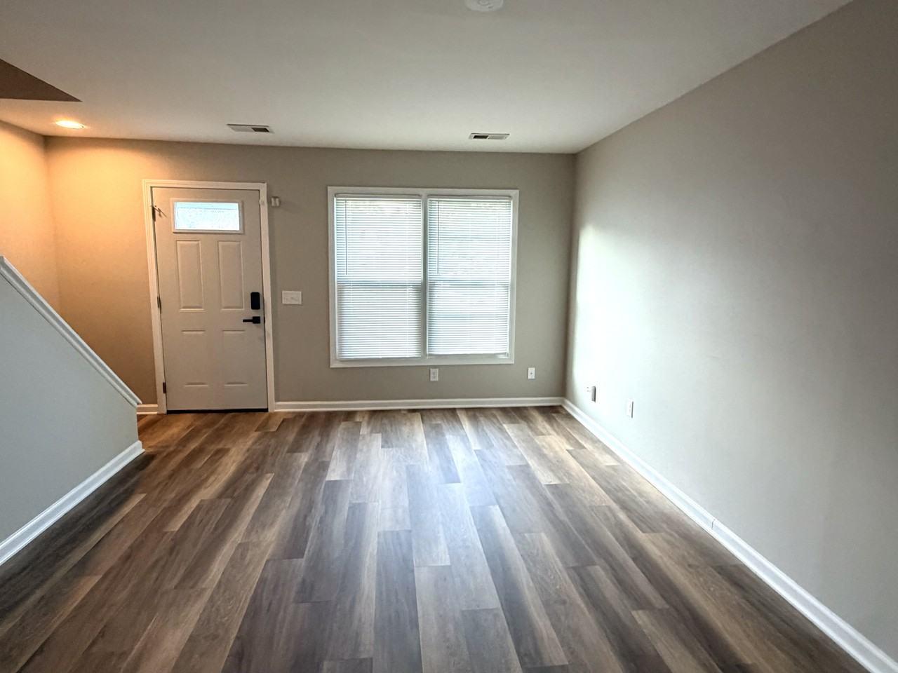 1678 Shamrock Ct - Photo 5 of 31
